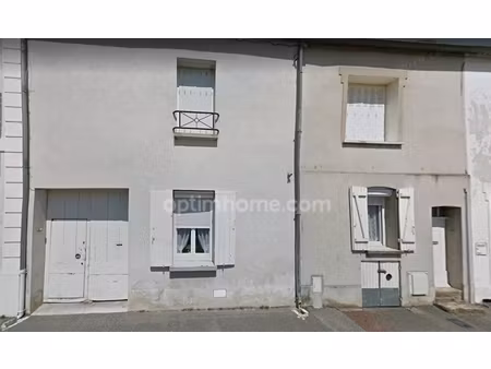donnemarie dontilly  maison de ville avec jardin  2 granges et garage