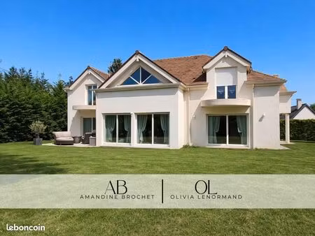 maison 8 pièces 311 m²