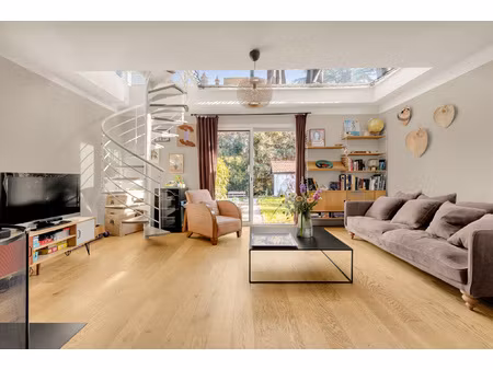 maison familiale avec jardin et piscine