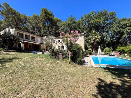 mas avec piscine  1 hectare de terrain et vue sur le village et proche commodités