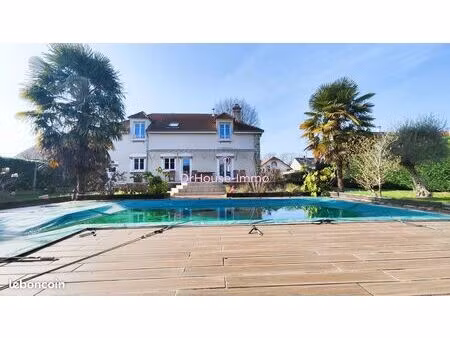 maison 8 pièces 253 m²