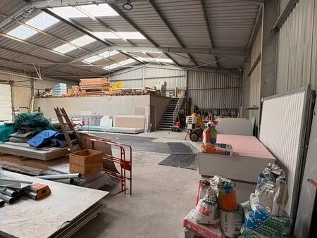 local d’activité / bâtiment artisanal à louer – 436 m² dont mezzanine – terrain 521 m² – b