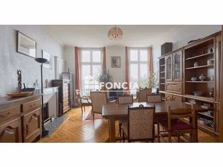 appartement t3/t4 vue sur loire face aux machines volumes charme luminosité