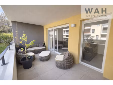 t2 avec terrasse et place de parking privative dans résidenc