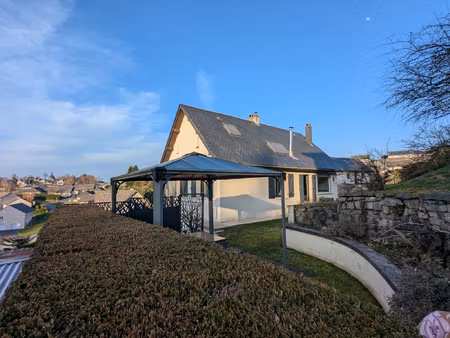 maison familiale entretenue  vue dominante  à deux minutes d