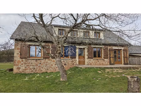 grande maison familiale en pierre à gabriac