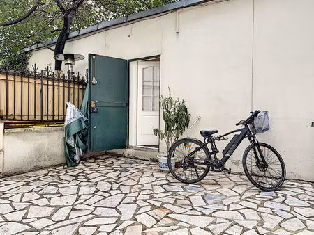 atelier a renover sur cour.