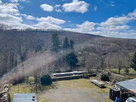 a louer appartement t4  100 m2  calme  bien isolé  proche boulangerie  2 sdb(douche  baign