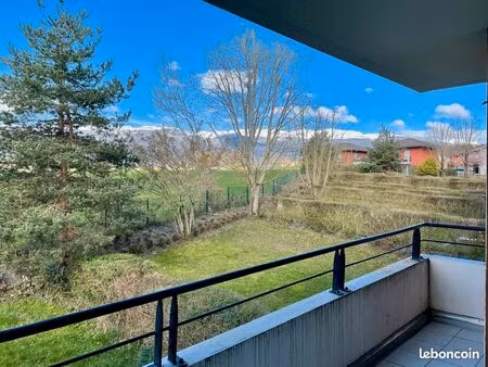 imediatement disponible studio avec garage residence piscine