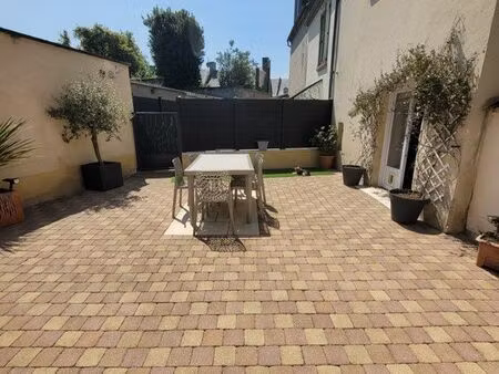 maison en pierre apparentes proche écoles et commerces