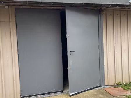 entrepôt 160m2 (atelier  stockage  local commercial  dépôt)