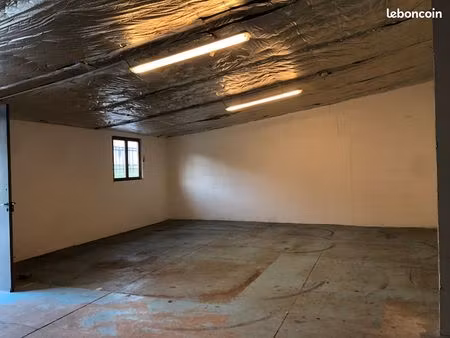 entrepôt 200m2 (atelier  stockage  local commercial  dépôt)