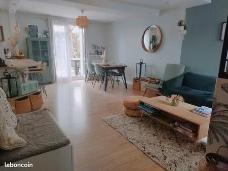 maison (93 m2 carrez) 120 m2 au sol avec jardin à bailly