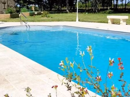 authentique ferme acadienne avec piscine  bois et pâtures