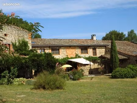 bien atypique de caractère