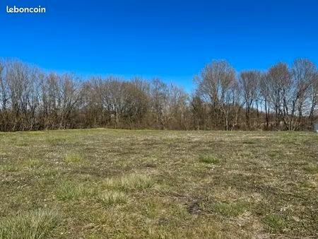 terrain 2 020 m² loulay