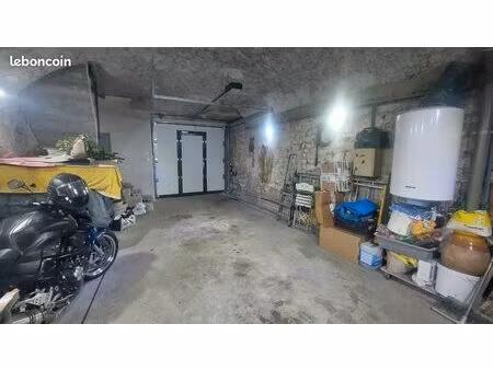 maison de village rénovée avec grand garage et terrasse