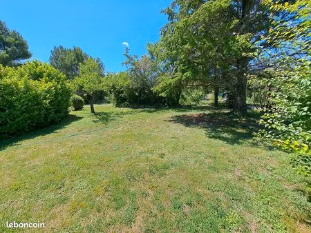 terrain 1500 m² éguilles