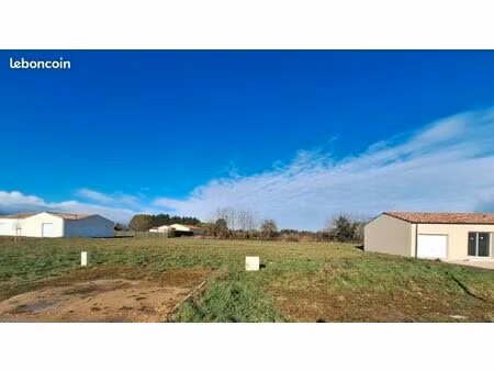 terrain 816 m² meursac