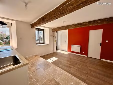 superbe t3 entièrement rénové – 46 m² – centre de jallais