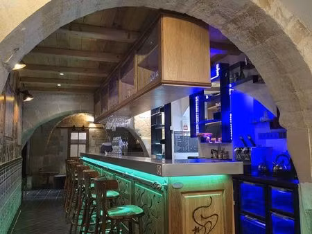 bar - restaurant - pas de porte à vendre - sommières centre historique - 75 000