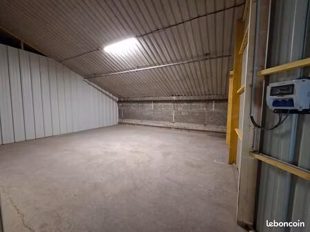 entrepôt / local stockage 35 à 100 m²