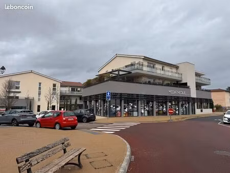 location grand garage chasselay centre