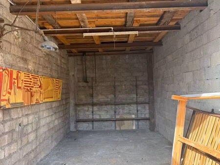 spacieux garage de 20m2