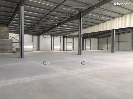local d'activité 2 600 m²