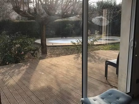 grande maison avec piscine chauffée et grand jardin