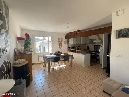 location maison de village