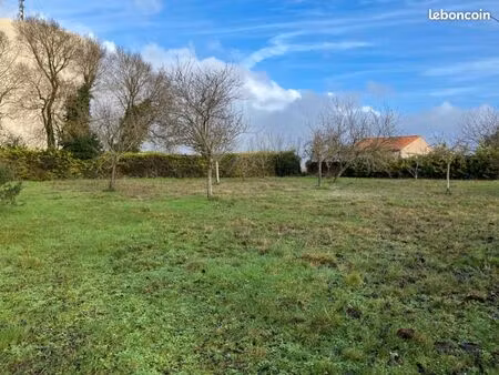 terrain 1 500 m² saint jean d angely