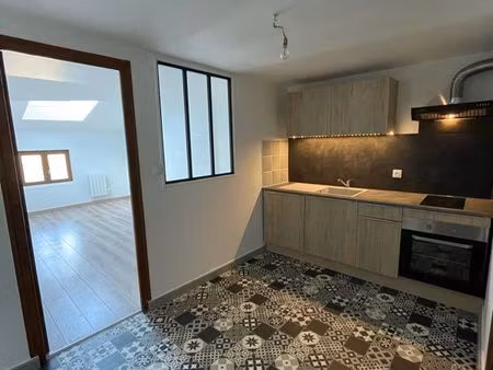 t2 de 45 m² renové - centre d'aixe-sur-vienne