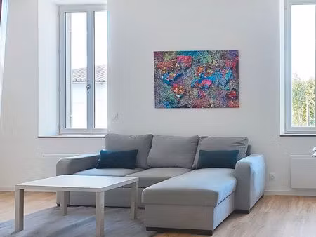duplex meublé entièrement rénové – location 6 mois – disponible le 15 mars