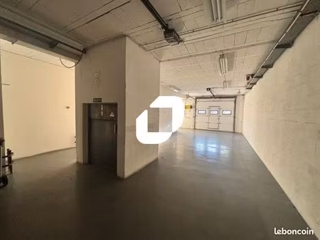 local d'activité 300 m²