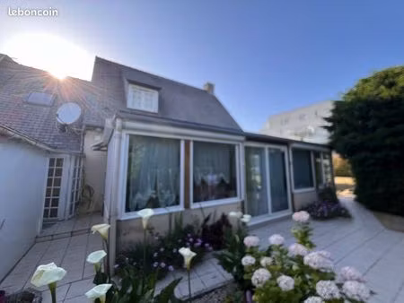 maison f5 - 3 chambres - véranda - 2 stationnements - terrain