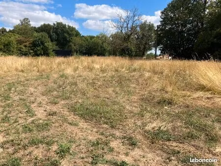 terrain 1 300 m² archingeay