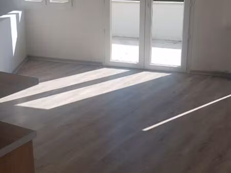 loue t2 terrasse et garage