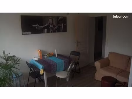 chambre meublée pour étudiant.e / furnished room for student