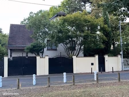 maison 180 m² – 4 ch – terrain 600 m² – local pro possible (2 compteurs) – hangar 35 m² hs