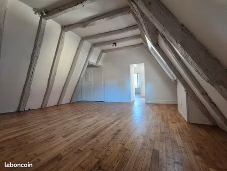centre sarlat - t3 53 m2- charme ancien - idéal investissement