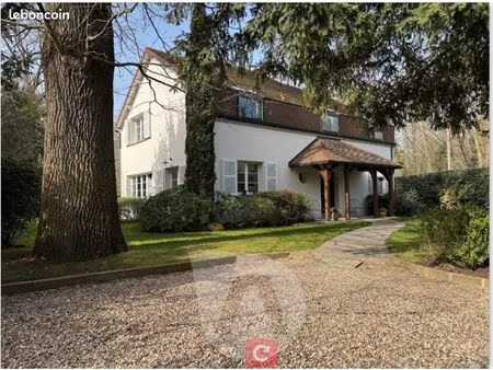 maison 8 pièces 311 m²