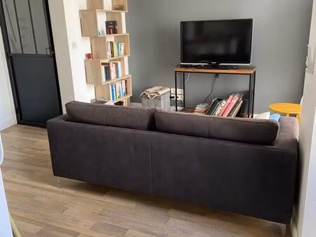 maison de rue meublée