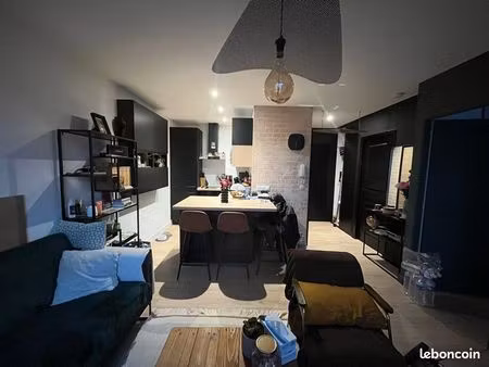 appartement t2 avec balcon + garage + 1 place extérieur