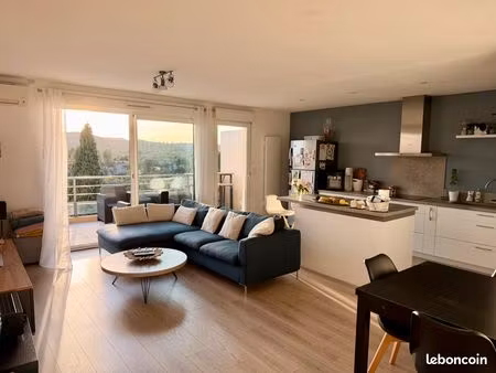 appartement 3 chambres dans résidence sécurisée  avec balcon  garage et place de parking