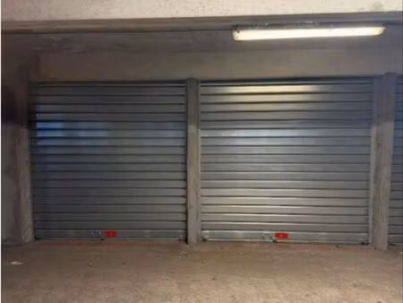 box parking fermé 12m²