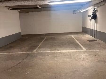 place de parking spacieuse