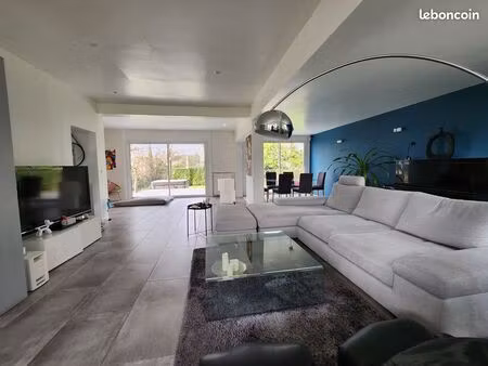 maison - 8 pièces - 250 m²