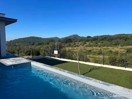 villa contemporaine de 119 m² habitables  édifiée sur un terrain de 540 m²