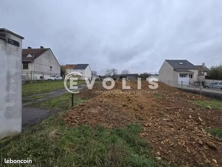 terrain 2 700 m² linas